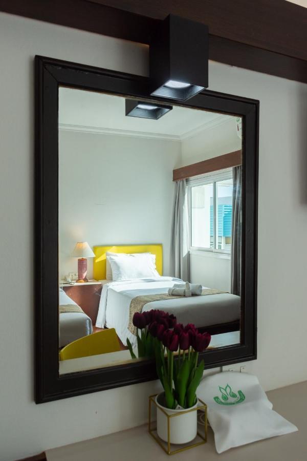 Mayflower Grand Hotel Korat Nakhon Ratchasima Extérieur photo